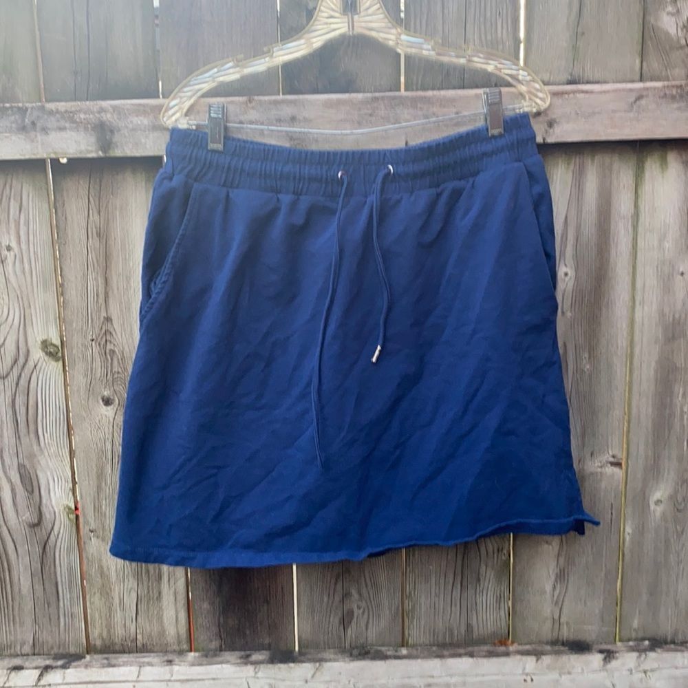 Ruby red. Skirt sz. L